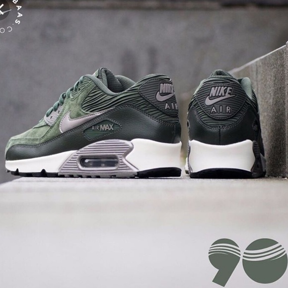 🈯️EUC Nike Air Max🍀 - Picture 3 of 5